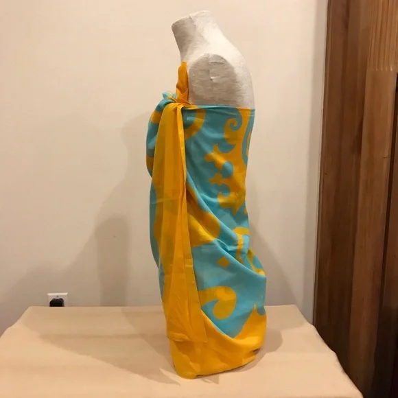Vintage Christian Lacroix square cotton paréo wrap. One size. EUC